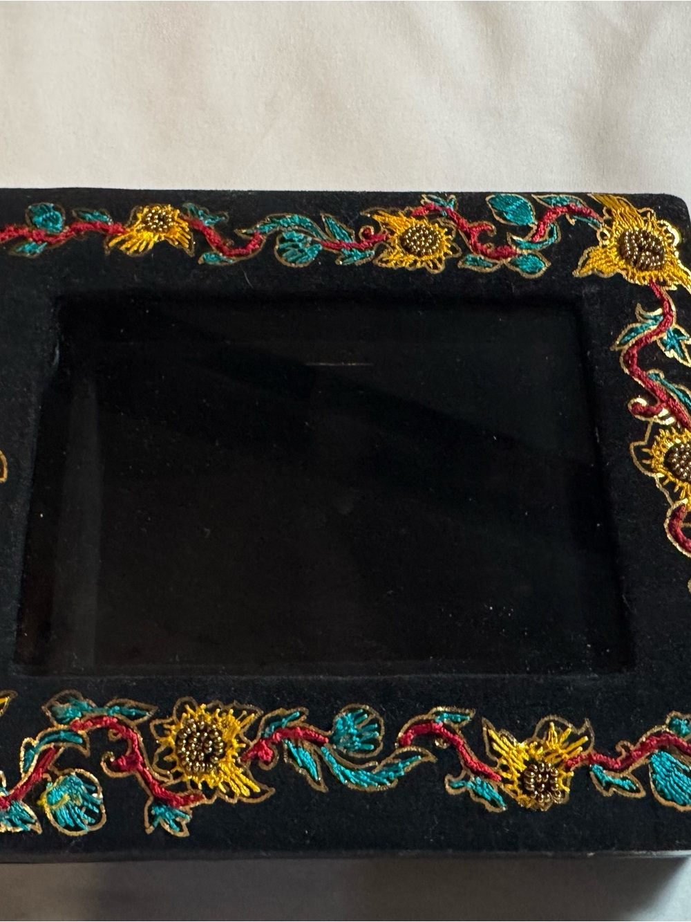 Velvet Embroidered Jewelry Box Beaded Floral Glass Top Ring Organizer Black - Picture 9 of 9